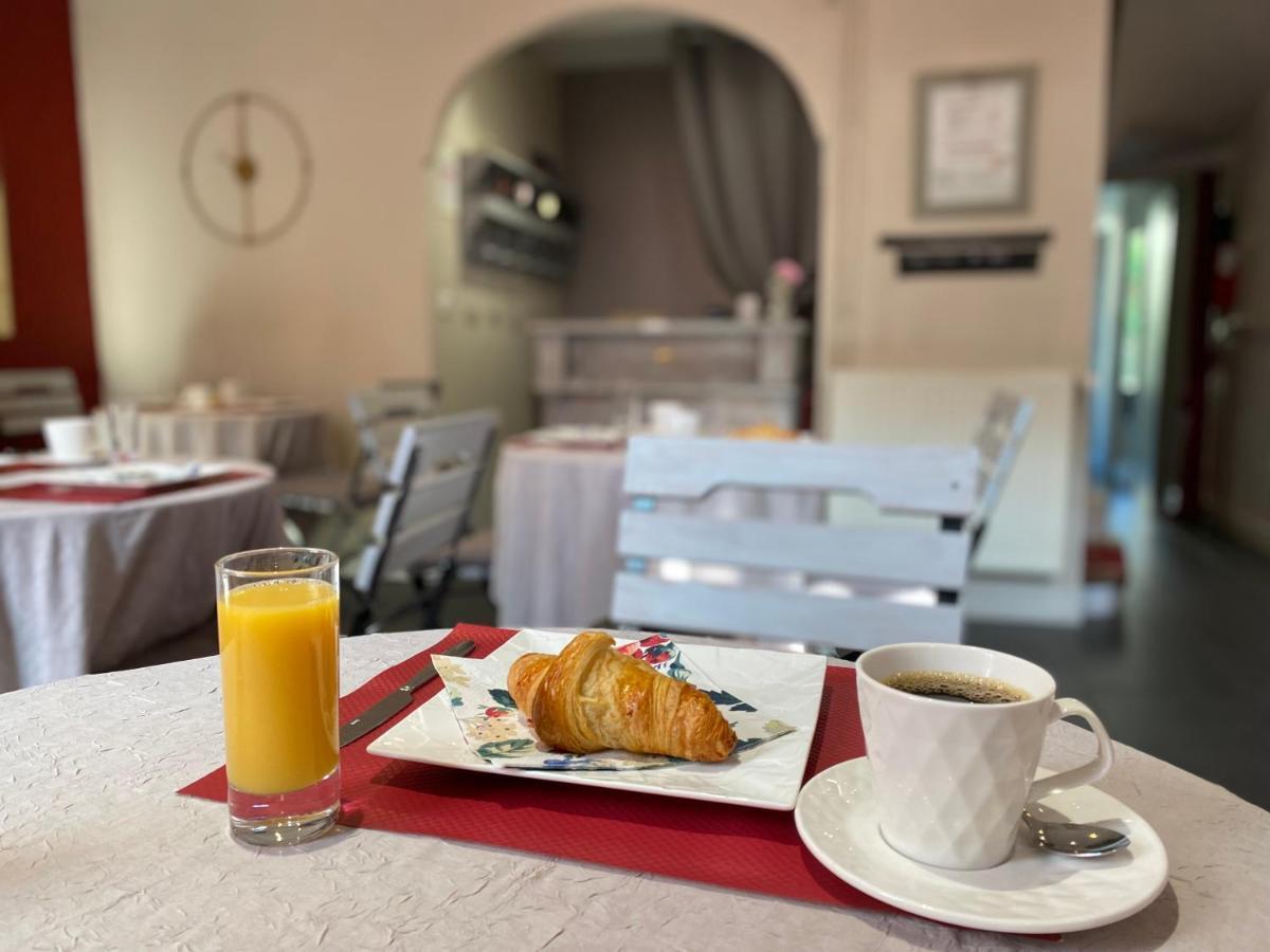 Hotel Saint Yves Nantes Bagian luar foto