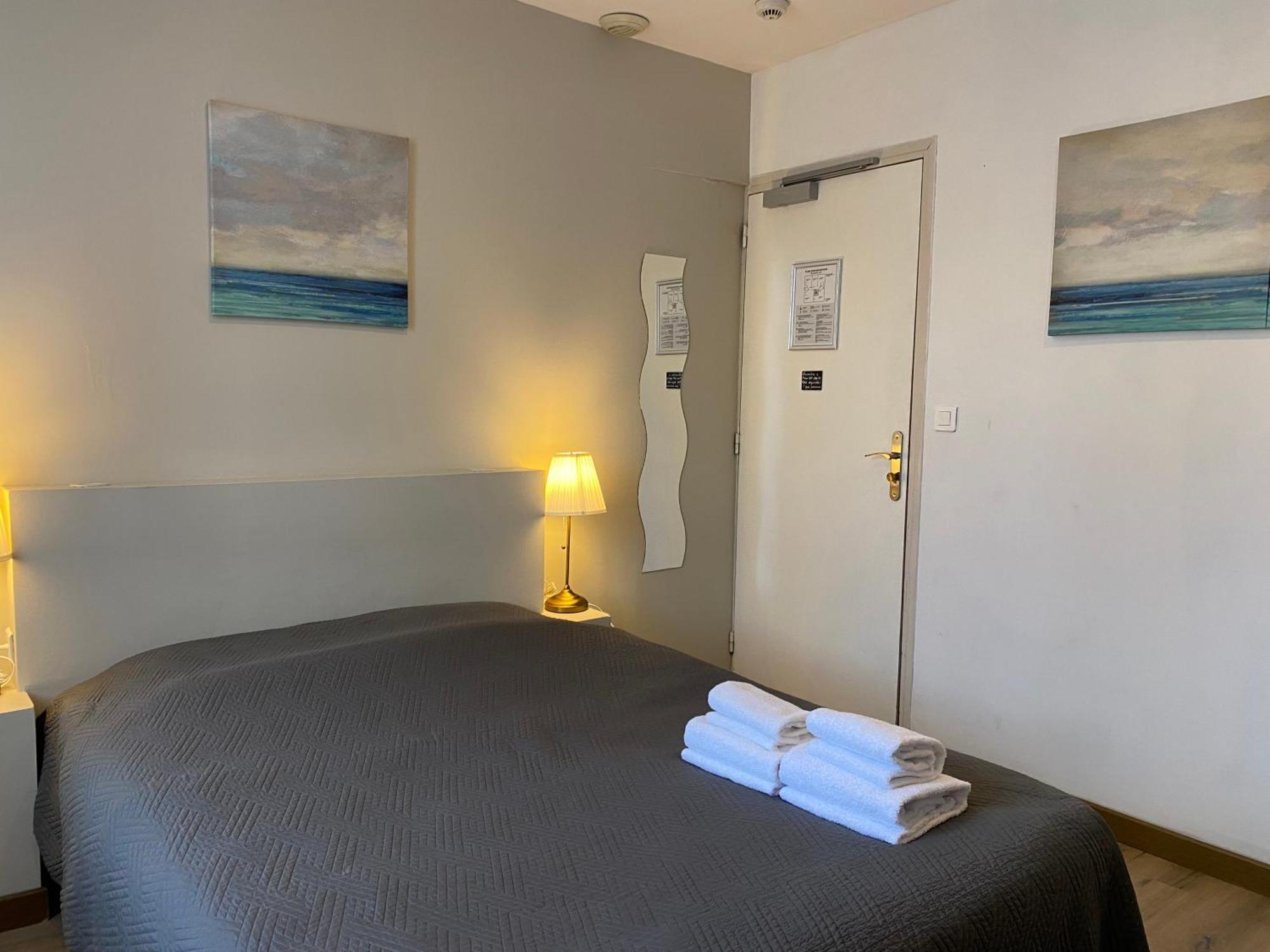 Hotel Saint Yves Nantes Bagian luar foto