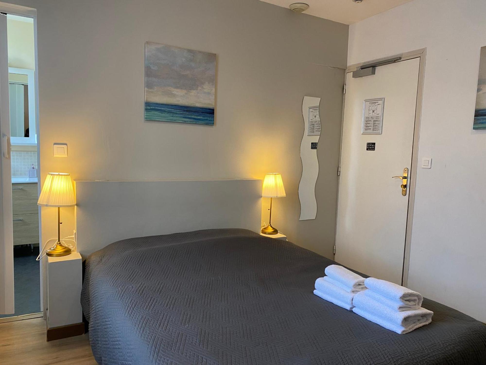 Hotel Saint Yves Nantes Bagian luar foto