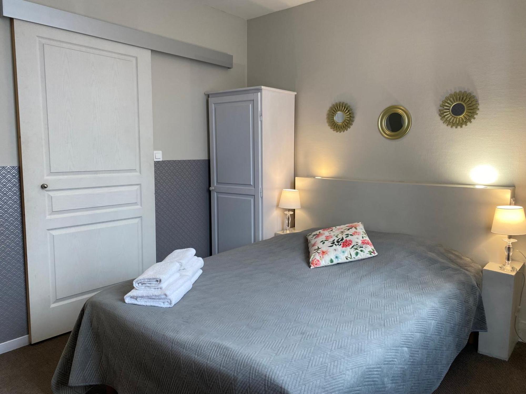 Hotel Saint Yves Nantes Bagian luar foto